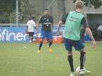 Após organizar mudança para Porto Alegre, André Santos volta aos treinos no Grêmio Marco Antonio Souza/ Agência RBS/