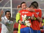 Uruguai, de Forlán, perde para o Chile com gol do gremista Vargas Martin Bernetti/AFP