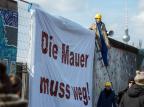Trecho do Muro de Berlim dá lugar a projeto imobiliário Johannes Eisele/AFP
