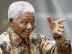 Mandela reage positivamente a tratamento após hospitalização Leon Neal/AFP