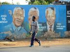 Nelson Mandela apresenta melhora no estado de saúde, informa governo da África do Sul ALEXANDER JOE/AFP