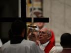 Papa Francisco celebra a primeira Sexta-Feira Santa de seu pontificado FILIPPO MONTEFORTE/AFP