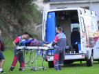 Goleiro Cristiano "Gigante" bate cabeça e é retirado de ambulância do treino do Caxias Porthus Junior / Goleiro Cristiano "Gigante" bate cabeça e é retirado de ambulância do treino do Caxias Porthus Junior /