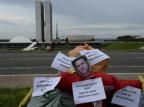 Representando Marco Feliciano, boneco Judas é pendurado em frente ao Congresso Fábio Rodrigues Pozzebom/ABR