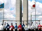 Foto: bonecos representando políticos são queimados em Brasília Ed Ferreira/Estadão Conteúdo