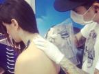 Andressa, do BBB 13, faz tatuagem em estúdio em Porto Alegre Instagram/Reprodução Andressa, do BBB 13, faz tatuagem em estúdio em Porto Alegre Instagram/Reprodução