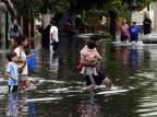 Pelo menos 54 pessoas morrem em temporais na Argentina DANIEL GARCIA/AFP Pelo menos 54 pessoas morrem em temporais na Argentina DANIEL GARCIA/AFP