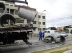 Caminhão perde carga de tubulação na Avenida Protásio Alves e complica o trânsito Ronaldo Bernardi/Agencia RBS Caminhão perde carga de tubulação na Avenida Protásio Alves e complica o trânsito Ronaldo Bernardi/Agencia RBS