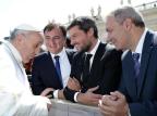 Papa envia saudação especial aos jogadores de seu time  OSSERVATORE ROMANO/AFP PHOTO