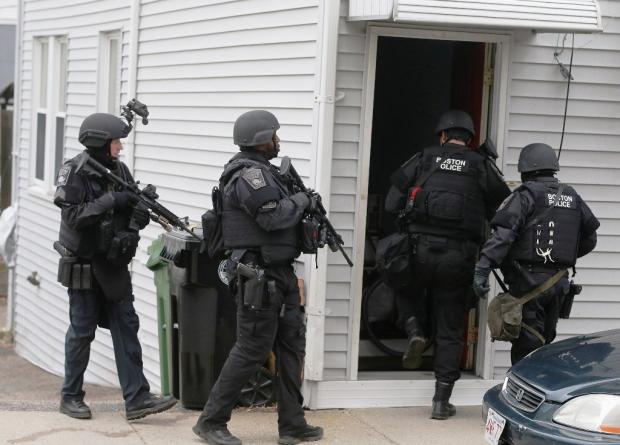 Suspeito de atentado em Boston é morto em confronto com a polícia Mario Tama/Agência RBS Suspeito de atentado em Boston é morto em confronto com a polícia Mario Tama/Agência RBS