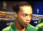 De fora da Seleção, Ronaldinho não vai treinar, mas Assis garante: "Está tranquilo" Rodrigo Muzell/Agencia RBS De fora da Seleção, Ronaldinho não vai treinar, mas Assis garante: "Está tranquilo" Rodrigo Muzell/Agencia RBS