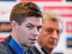 Steven Gerrard sofrerá cirurgia no ombro e desfalcará Inglaterra contra o Brasil Leon Neal/AFP