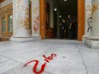 Após protesto, restauração de porta na Prefeitura da Capital custará R$ 20 mil Félix Zucco/Agencia RBS