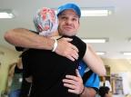 Em Porto Alegre para corrida da Stock Car, Rubinho visita crianças do Instituto do Câncer Infantil Diego Vara/Agencia RBS