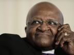 Arcebisbo sul-africano Desmond Tutu deixa o hospital Stephane de Sakutin/AFP