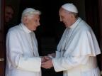 Papa recebe Joseph Ratziger no Vaticano OSSERVATORE ROMANO/AFP Papa recebe Joseph Ratziger no Vaticano OSSERVATORE ROMANO/AFP
