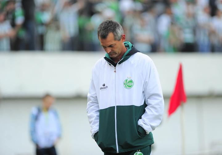 O técnico Lisca, do Juventude, ficou descontente com o lance do gol anulado: "Todo mundo já sabia, né?", afirmou:imagem 8