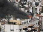 Fogo atinge cobertura de prédio no bairro Bela Vista, em Porto Alegre Guershon Kwasniewski/Leitor-Repórter Fogo atinge cobertura de prédio no bairro Bela Vista, em Porto Alegre Guershon Kwasniewski/Leitor-Repórter