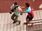Fotógrafo acusa Fernando Alonso de agressão na Espanha Reprodução/Twitter Fotógrafo acusa Fernando Alonso de agressão na Espanha Reprodução/Twitter