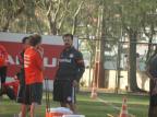 Antes de trabalho físico sem Rafael Moura e Juan, Dunga tem longa conversa com Forlán e auxiliar Andrey Lopes André Baibich/AgênciaRBS