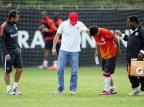 FOTO: Otávio deixa treino lesionado e pode ser desfalque para Dunga Tadeu Vilani/Agencia RBS