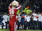 Após título francês do PSG, Ibrahimovic e Leonardo discutem no vestiário Philippe Merle/AFP Após título francês do PSG, Ibrahimovic e Leonardo discutem no vestiário Philippe Merle/AFP