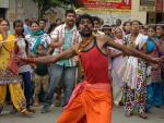 Hindus fazem procissão em homenagem à deusa Maha Mariamman