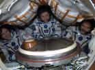 Nave espacial Soyuz pousa com sucesso na...