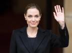 Médica destaca rápida recuperação de Angelina Jolie após cirurgias LEON NEAL/AFP Médica destaca rápida recuperação de Angelina Jolie após cirurgias LEON NEAL/AFP