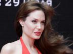 Brad Pitt considera a decisão de Angelina 'absolutamente heroica' ARTEM KOROTAYEV/AFP Brad Pitt considera a decisão de Angelina 'absolutamente heroica' ARTEM KOROTAYEV/AFP
