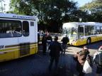 Mulher morre prensada por ônibus no Campus do Vale da UFRGS Ronaldo Bernardi/Agencia RBS Mulher morre prensada por ônibus no Campus do Vale da UFRGS Ronaldo Bernardi/Agencia RBS