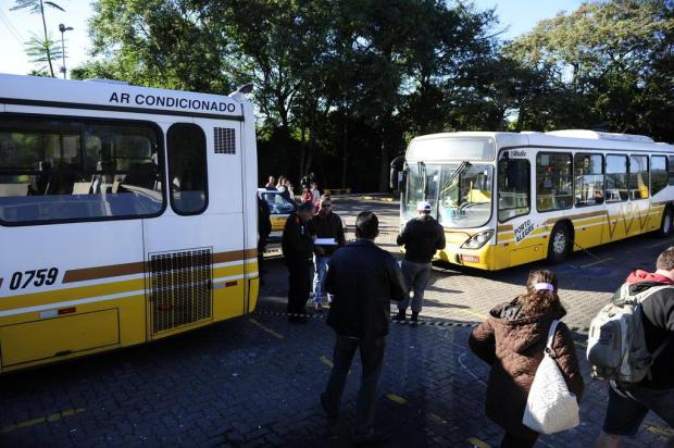 Mulher morre prensada por ônibus no Campus do Vale da UFRGS Ronaldo Bernardi/Agencia RBS
