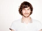 Gotye paga US$ 1 milhão a família de compositor brasileiro morto há 10 anos por hit "Somebody That I Used to Know" gotye/Divulgação Gotye paga US$ 1 milhão a família de compositor brasileiro morto há 10 anos por hit "Somebody That I Used to Know" gotye/Divulgação