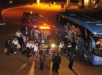 Grêmio desembarca em Porto Alegre e evita contato com torcedores Ricardo Duarte/AgênciaRBS Grêmio desembarca em Porto Alegre e evita contato com torcedores Ricardo Duarte/AgênciaRBS