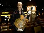 Guitarra dos Beatles atinge US$ 408 mil em leilão Timothy Clary/AFP Guitarra dos Beatles atinge US$ 408 mil em leilão Timothy Clary/AFP