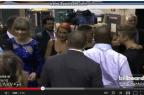 Taylor Swift faz careta ao ver abraço de Selena Gomez em Justin Bieber (YouTube/Reprodução)