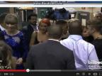 Taylor Swift faz careta ao ver abraço de Selena Gomez em Justin Bieber YouTube/Reprodução Taylor Swift faz careta ao ver abraço de Selena Gomez em Justin Bieber YouTube/Reprodução