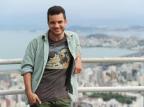 Thiago Mendonça, ator que interpreta Renato Russo no "Somos tão Jovens", fala sobre detalhes da gravação Daniel Conzi/Agencia RBS Thiago Mendonça, ator que interpreta Renato Russo no "Somos tão Jovens", fala sobre detalhes da gravação Daniel Conzi/Agencia RBS