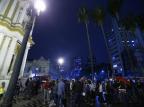 Manifestantes marcham da prefeitura até o Gasômetro contra o corte de árvores em Porto Alegre Félix Zucco/Agencia RBS Manifestantes marcham da prefeitura até o Gasômetro contra o corte de árvores em Porto Alegre Félix Zucco/Agencia RBS