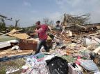 Tornado castiga cidades e mata ao menos 51 pessoas em subúrbios de Oklahoma, nos EUA Brett Deering/GETTY IMAGES NORTH AMERICA Tornado castiga cidades e mata ao menos 51 pessoas em subúrbios de Oklahoma, nos EUA Brett Deering/GETTY IMAGES NORTH AMERICA