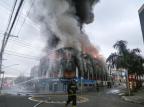 Incêndio de grandes proporções destrói loja de pneus na zona leste de São Paulo WILLIAM VOLCOV/BRAZIL PHOTO PRESS/ESTADÃO CONTEÚDO Incêndio de grandes proporções destrói loja de pneus na zona leste de São Paulo WILLIAM VOLCOV/BRAZIL PHOTO PRESS/ESTADÃO CONTEÚDO