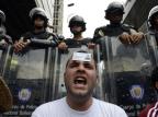 Professores e estudantes protestam em Caracas por reajuste na educação Leo RAMIREZ/AFP Professores e estudantes protestam em Caracas por reajuste na educação Leo RAMIREZ/AFP