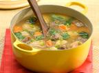 Prepare uma sopa completa de mandioca Nestlé/Divulgação