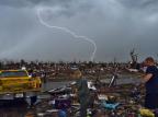 Tempestade atinge região arrasada por tornado nos EUA Jewel Samad/AFP Tempestade atinge região arrasada por tornado nos EUA Jewel Samad/AFP