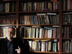 Charles Kiefer discute sua obra e fala sobre o porquê de ter assumido a função de retratar o minifúndio alemão no RS Fernando Gomes/Agencia RBS Charles Kiefer discute sua obra e fala sobre o porquê de ter assumido a função de retratar o minifúndio alemão no RS Fernando Gomes/Agencia RBS