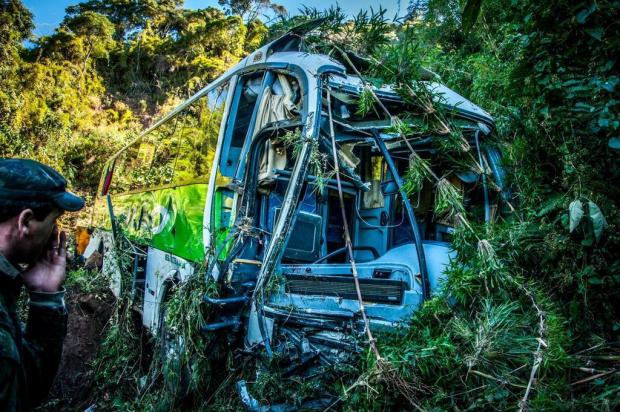 Ônibus cai no Morro da Igreja, guia de turismo morre em acidente envolvendo excursão de estudantes Marcus Zilli/Divulgação