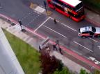Jornal britânico divulga imagens da ação da polícia em Woolwich Reprodução/Daily Mirror Jornal britânico divulga imagens da ação da polícia em Woolwich Reprodução/Daily Mirror