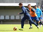Luxa fecha treino e mantém mistério sobre meio-campo do Grêmio Lucas Uebel, Divulgação/