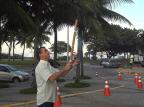 Deputado federal Jair Bolsonaro solta fogos em frente ao hotel da Itália no Rio Igor Siqueira/Lancepress!/
