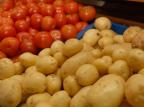 Batata e tomate ficam mais caros e inflação semanal sobe para 0,52% em Porto Alegre Raquel Heidrich/Agencia RBS Batata e tomate ficam mais caros e inflação semanal sobe para 0,52% em Porto Alegre Raquel Heidrich/Agencia RBS